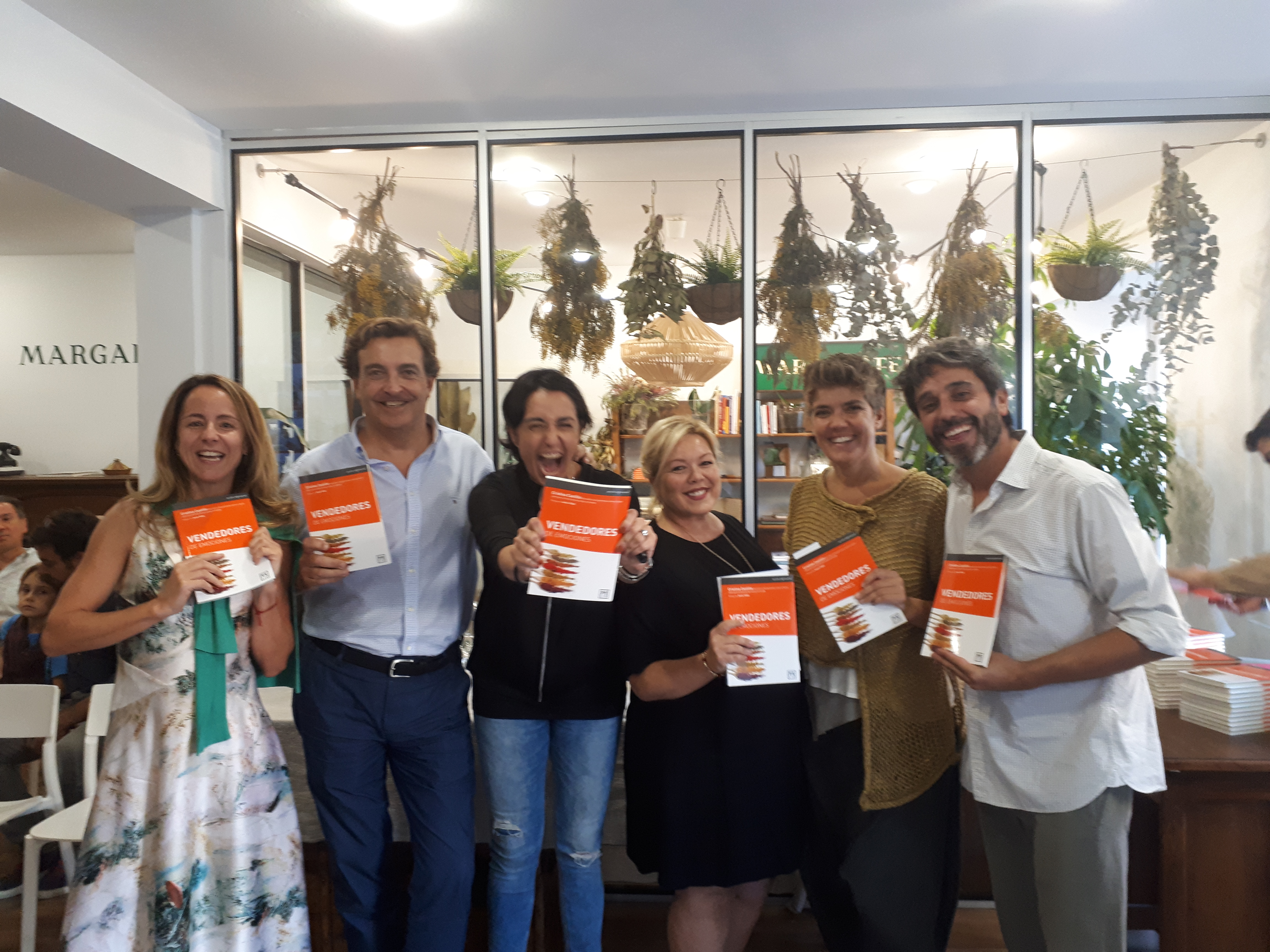 Margarete acogió la presentación del libro Vendedores de emociones